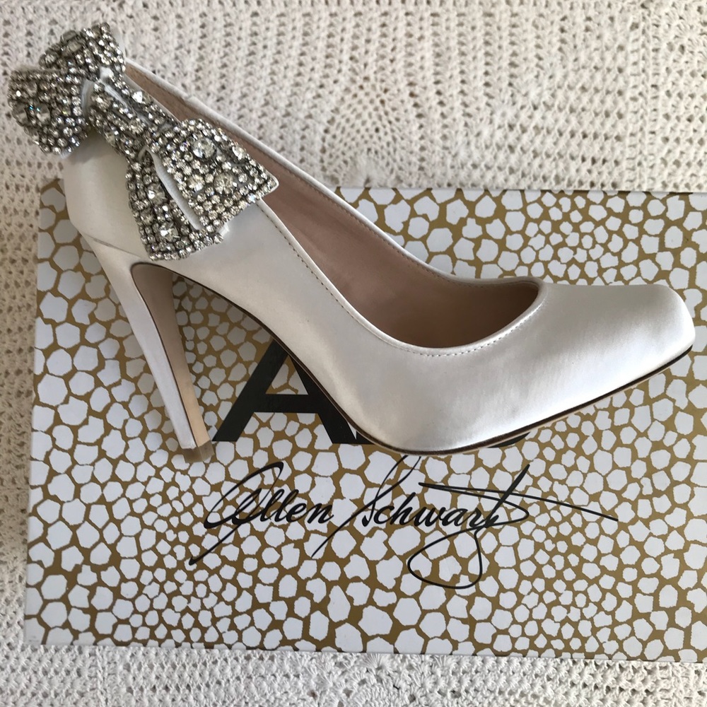 ABS Allen Schwartz White Sabrena w/Rhinestone Bow